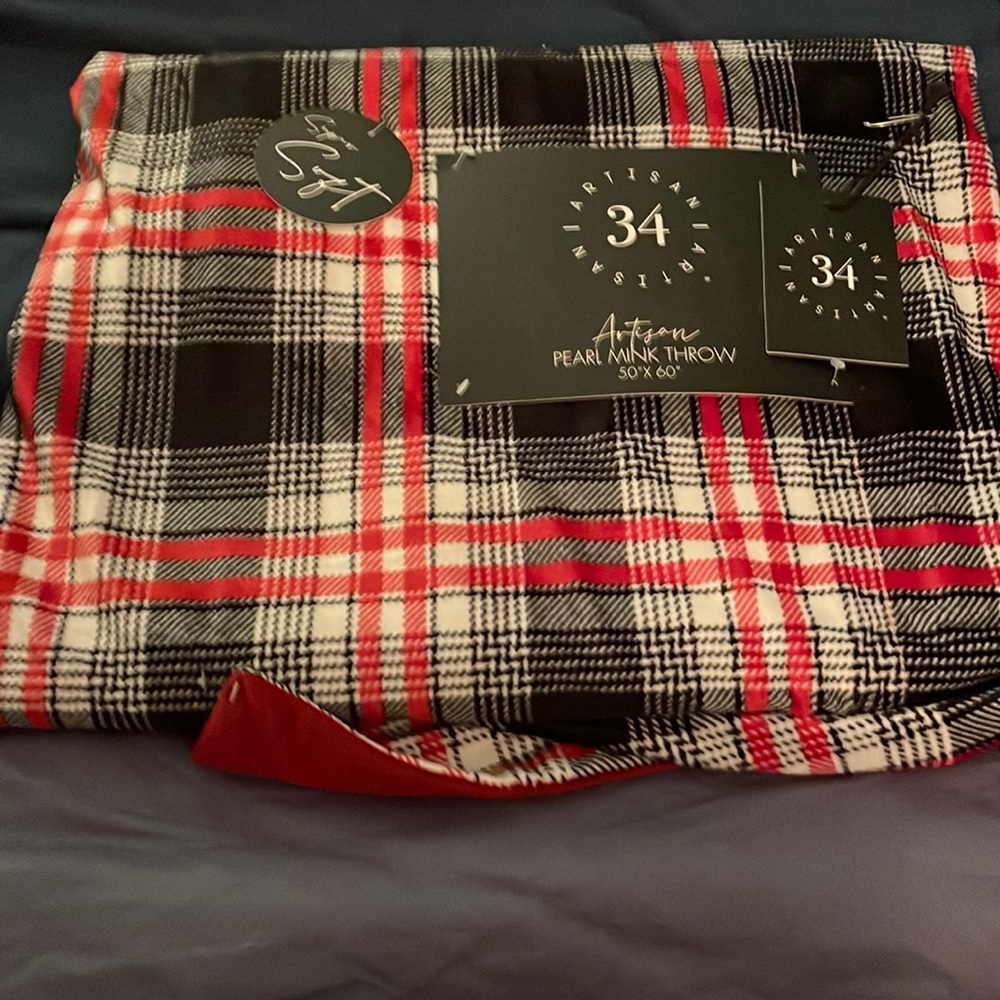 NWT reversible Artisan 34 pearl mink throw